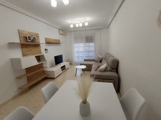 Miete Etagenwohnung in Calle figueira da foz 2. Piso con reforma y moniliario casi a estrenar