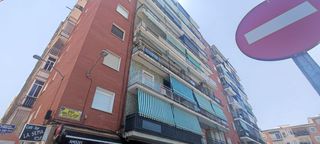 Rent Flat in Avenida damián téllez lafuente 7. Piso para chicas estudiantes junto a estación de autobuses
