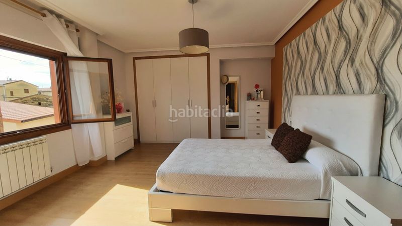 Foto 87f54419-76cd-4e17-8ae0-b65c651eee45. Casa adosada en Briones