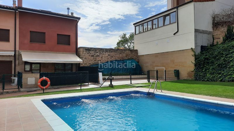 Foto b5d16838-bbc7-4210-bea1-7f10d5e3aa0f. Casa adosada en Briones