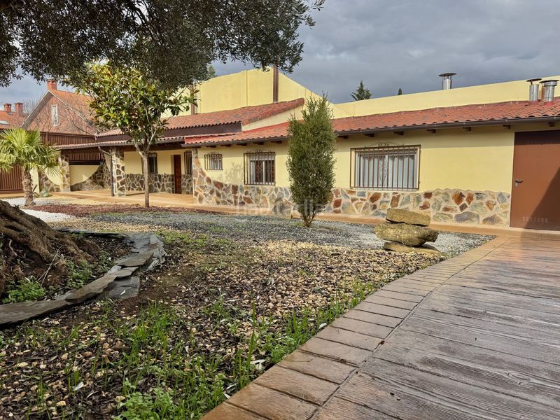 Foto 183ecae7-f82d-4b0f-aa64-c27f4938ba22. Casa in calle cosme garcía 14 in Lardero