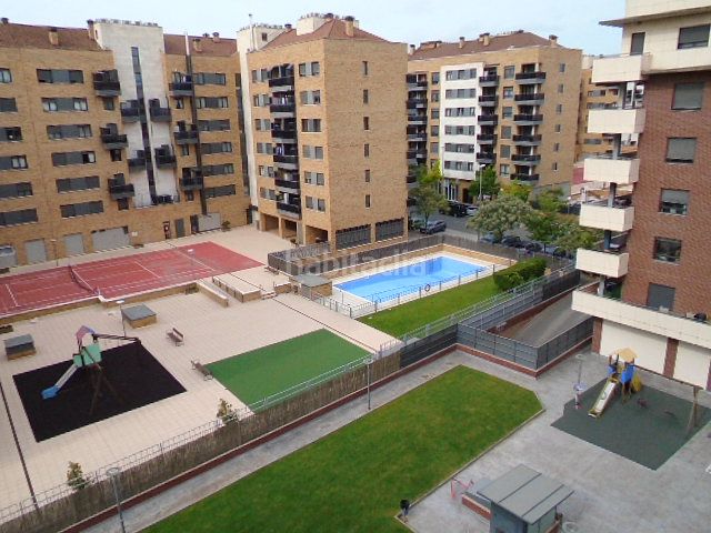 Foto 9dc8a976-0971-45c4-a353-d795a856ca88. Lloguer pis amb calefacció aparcament piscina a La Cava - Fardachón Logroño