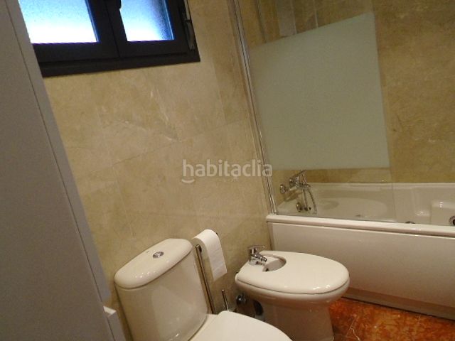 Foto d96a8b25-6e6b-44e2-ba81-ff1d05f66e93. Lloguer pis amb calefacció aparcament piscina a La Cava - Fardachón Logroño
