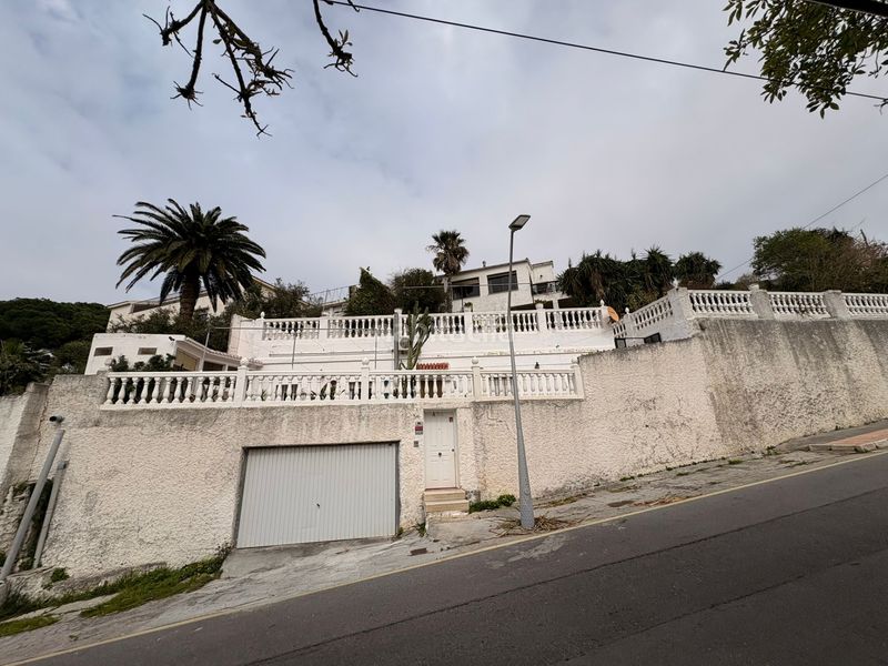 Foto 546a9102-7778-47f1-a5d1-699b8d46e9b4. Xalet amb xemeneia calefacció aparcament piscina a Ceuta