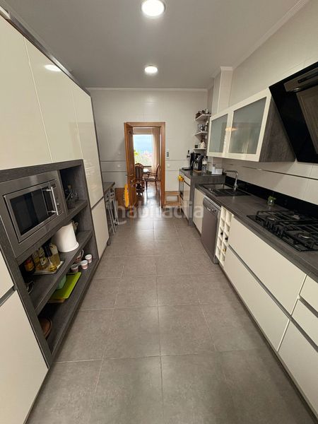 Foto d538c435-e37c-4ce8-b820-efd56e6a0a5e. Xalet amb xemeneia calefacció aparcament piscina a Ceuta