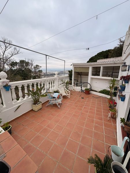 Foto f19e269e-38bc-49f1-9800-9a475e9c8ee1. Xalet amb xemeneia calefacció aparcament piscina a Ceuta