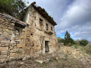 Casa a Tazones - Argüero. Exclusiva propiedad con vistas a la ria y 70 hectareas de terren
