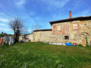 Casa a Ribadesella. Venta de casa a 5 km de la playa de santa marina