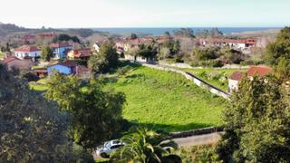Terreny residencial a Ribadesella. Parcela a 600 m de la playa de guadamia