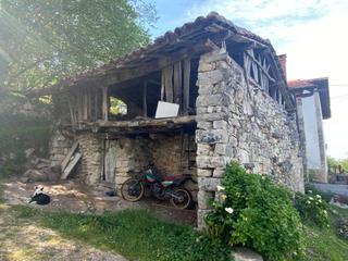 Terreny residencial a Cangas de Onís. Venta de cuadra con vistas a los picos de europa