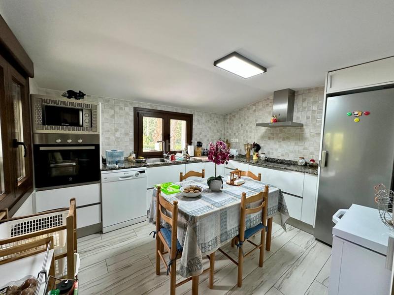 Foto f29ef168-eaf0-48e8-803b-4f8b04308981. House with heating parking in Pría-Nueva-Hontoria-Naves Llanes