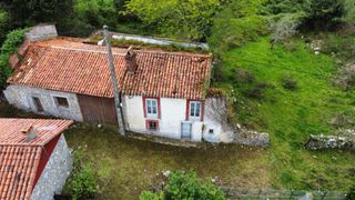 Haus in Pría-Nueva-Hontoria-Naves. Venta de 2  casas a 2 km de la playa de guadamia