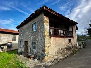 Casa pareada en Ribadesella. Casa asturiana para rehabilitar