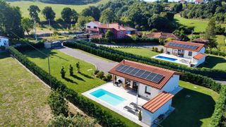 Maison  Soto. Vivienda independiente con piscina climatizada, parcela llana de