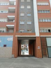 Aparcament cotxe  Calle urko. Garaje cerrado.