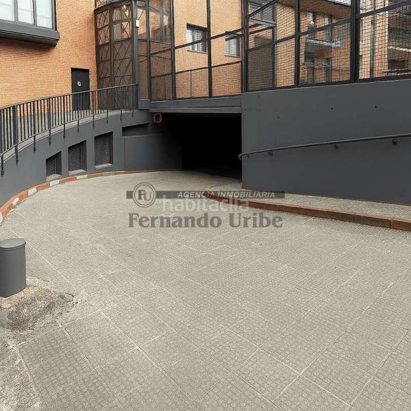 Foto bb99a1f8-b8dd-4ed4-9e3e-265926415f0d. Parking voiture dans Durango