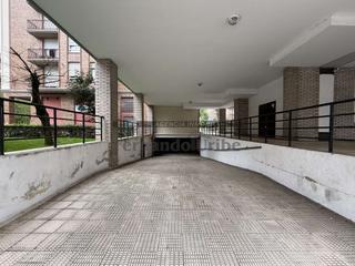 Location Parking voiture  Calle jose maria de iparragirre kalea. Garaje para coche pequeño.