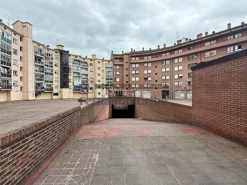 Foto 3bdbc12c-1f0f-4586-8748-4fb04cf771ee. Aparcament cotxe a Durango