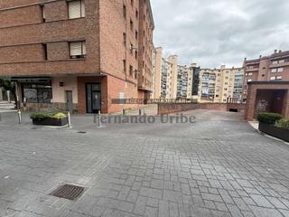 Aparcament cotxe  Alluitz kalea. Parcela en alluitz, bajo el katazka.