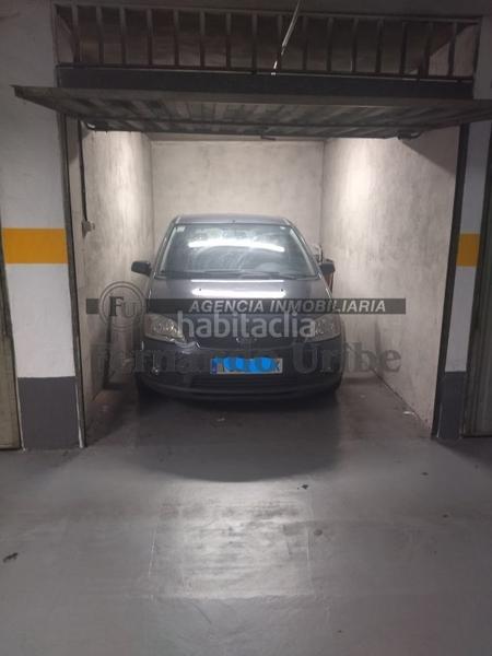 Foto bd6e9ae0-2bd4-41e8-b9ab-8d86147c6311. Aparcament cotxe a Durango