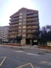 Aparcament cotxe a Durango. Garaje cerrado en el centro de durango