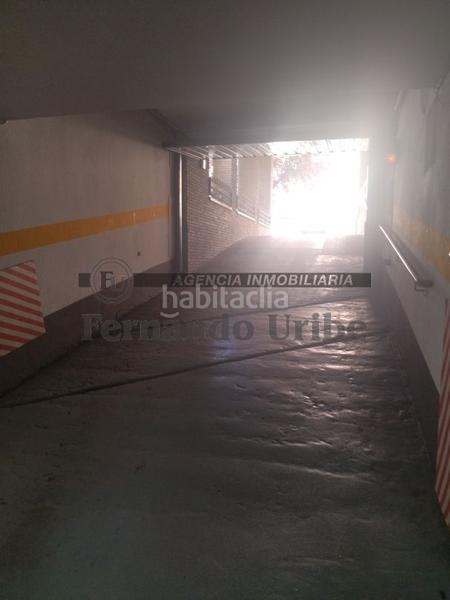 Foto d62dea79-34e0-4f98-9eec-2e7d90826333. Aparcament cotxe a Durango