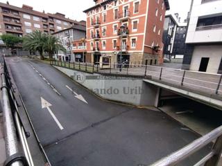 Aparcament cotxe  Madalenoste kalea. Garaje cerrado y trastero en madalenoste.