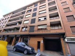 Lloguer Aparcament cotxe  Landako etorbidea. Parcela de garaje en madalena