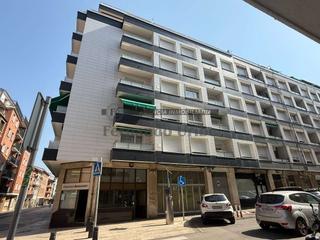Pis  Komentukalea kalea. Amplia vivienda con balcón.