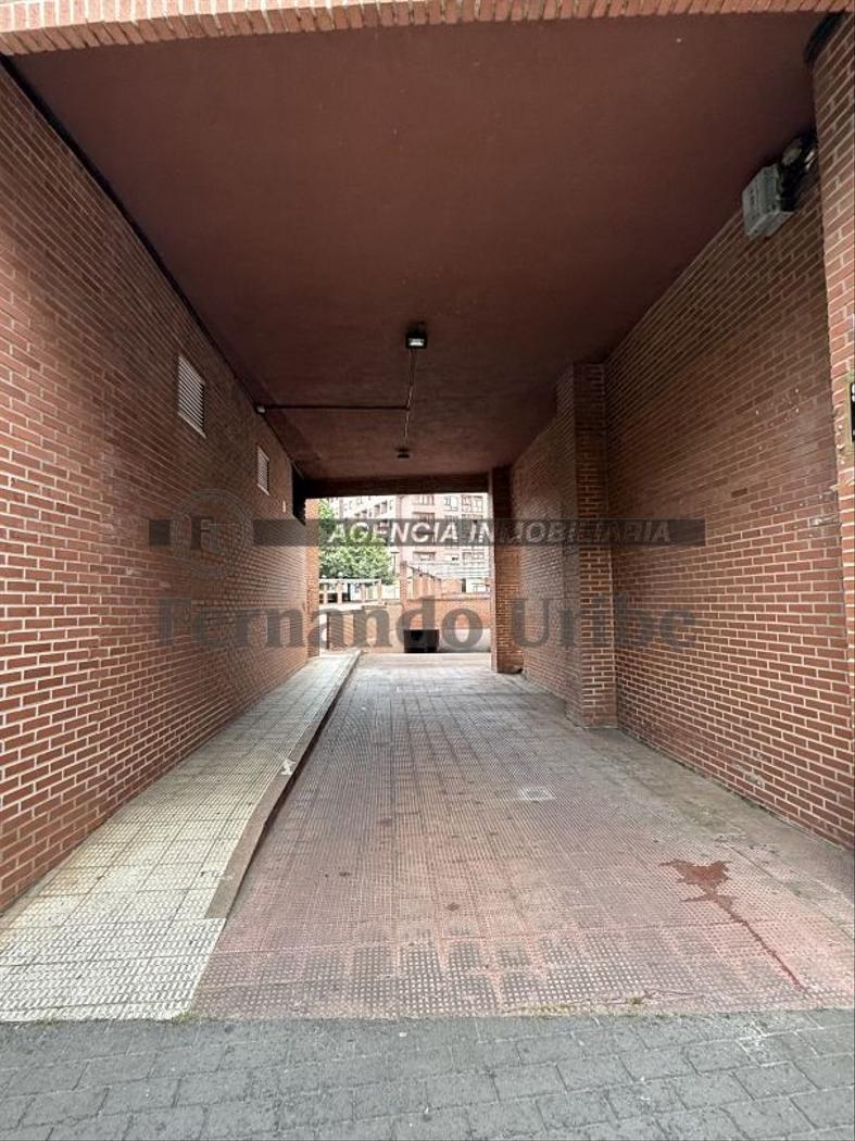 Parcela de garaje en Alluitz kalea. Alquiler Durango