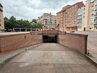 Miete Autoparkplatz  Alluitz kalea. Parcela de garaje en alluitz kalea.