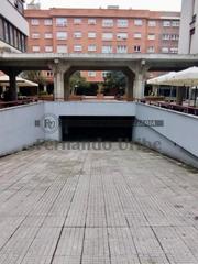 Aparcament cotxe  Durangoko plateruen plaza. Parcela de 5,3m de largo en durango