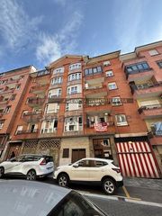 Pis  Antso estegiz zumardia. Vivienda con ascensor