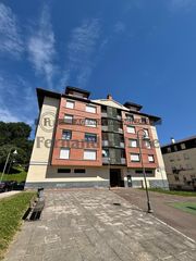Duplex  Bidegain kalea. Amplio dúplex de 177 m con terraza, vistas y dos parcelas de gar