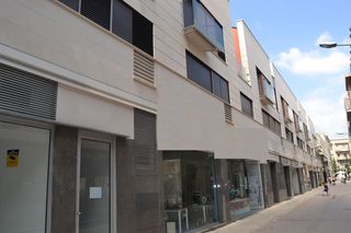 Affitto Locale commerciale in Carrer josep umbert, 20. Zona centro
