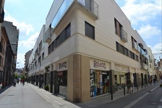 Location Local commercial à Lleó, 15. En zona centro