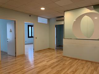 Location Local commercial  Carrer de santa anna. Oficina santa anna