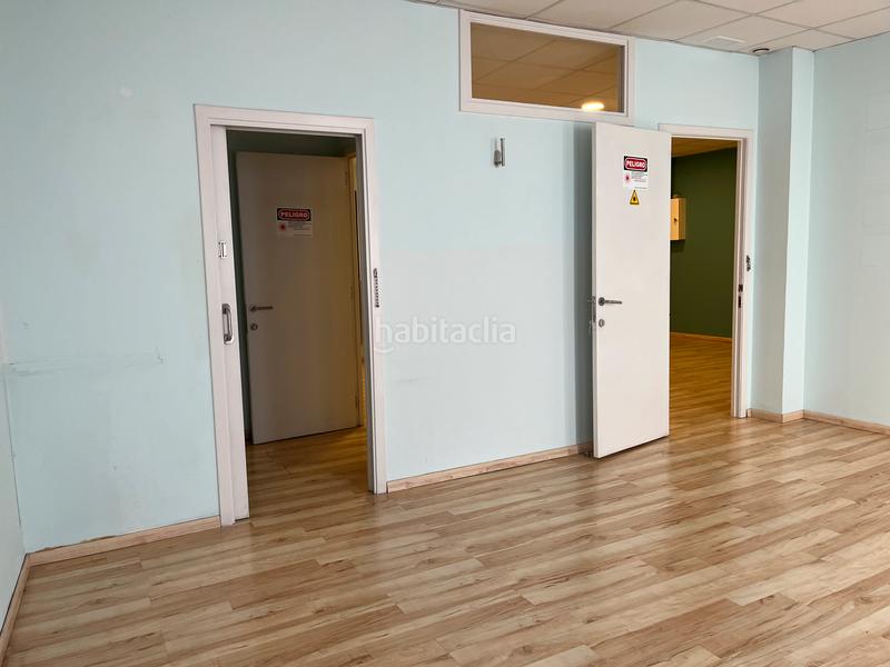 Foto 2dc649b1-74a9-49fd-83a0-131951aaa532. Alquiler local comercial oficina santa anna en Centre Granollers