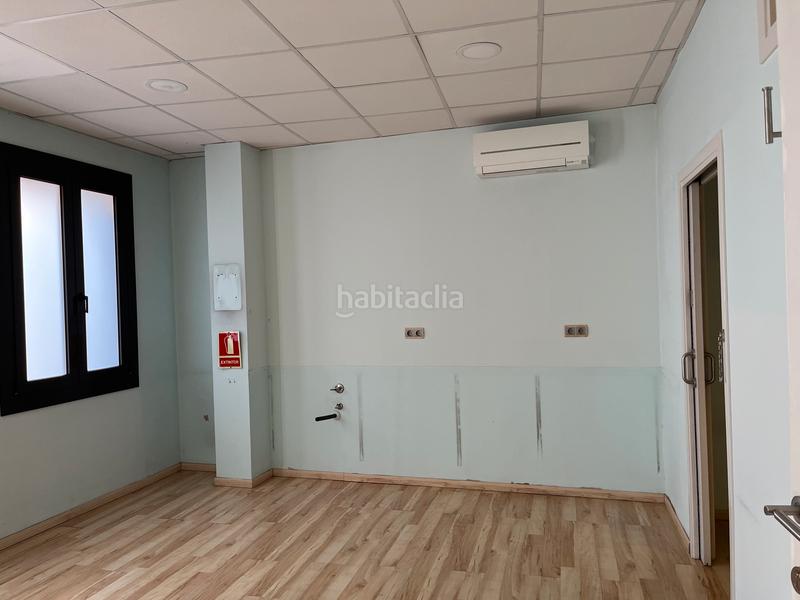 Foto 7cd78f3a-9d37-4619-8f9c-33549497cd35. Alquiler local comercial oficina santa anna en Centre Granollers