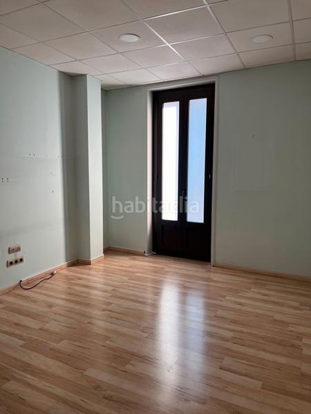 Foto b4a5ba17-3449-49d8-b0cc-7ce062e022be. Alquiler local comercial oficina santa anna en Centre Granollers