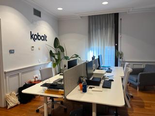 Rent Office space in Plaça josep maluquer i salvador 3-4. Oficina zona centro