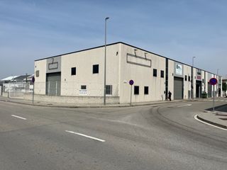 Location Bâtiment à usage industriel à Carrer de vallforners 1. Cerca área comercial