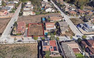 Wohngrundstück in Carrer del garraf 26. Zona tranquila