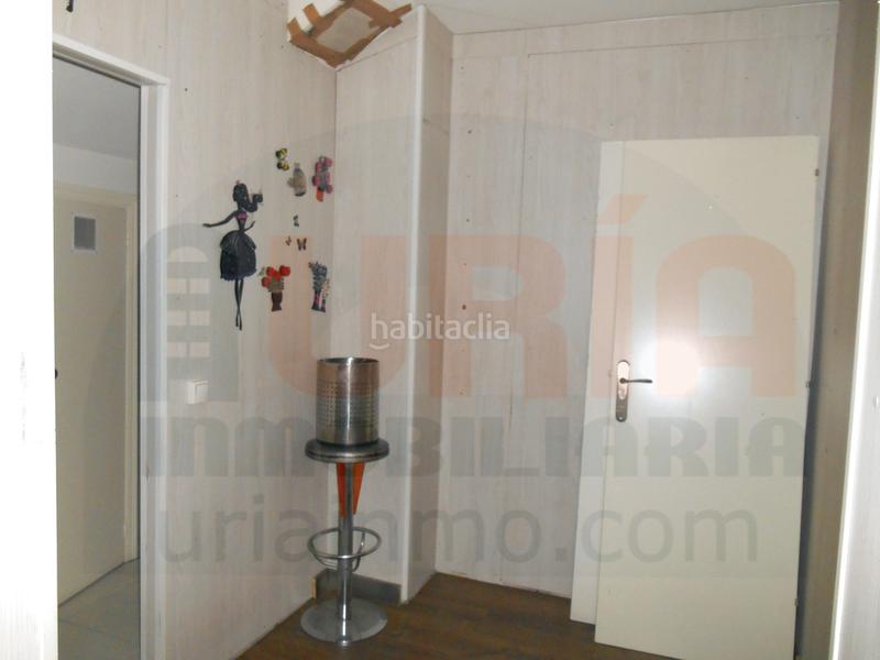 Foto 079a0c69-e770-4483-b1b9-5c1d56cbe775. Alquiler local comercial local con gran escaparate en Oviedo