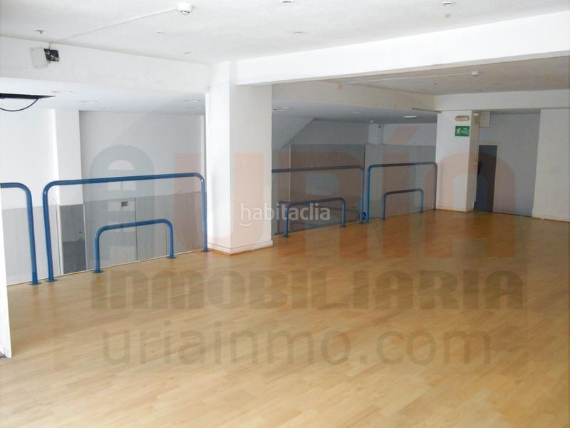 Foto 2051f9a7-fc96-4dbc-a360-0f78ac8b8b46. Alquiler local comercial local con gran escaparate en Oviedo