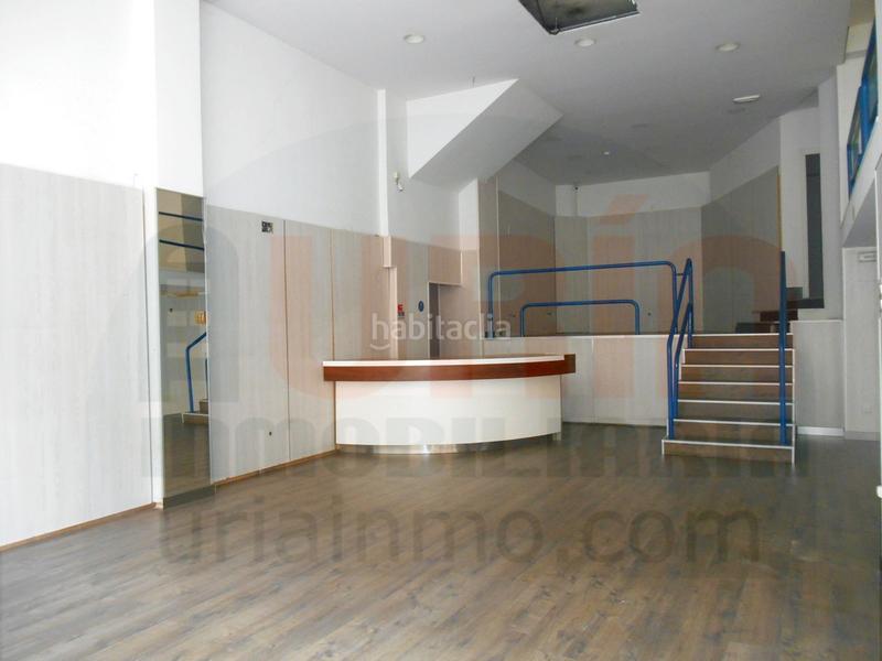 Foto 8763eef6-94e3-49fe-90cb-79085acb45dc. Alquiler local comercial local con gran escaparate en Oviedo