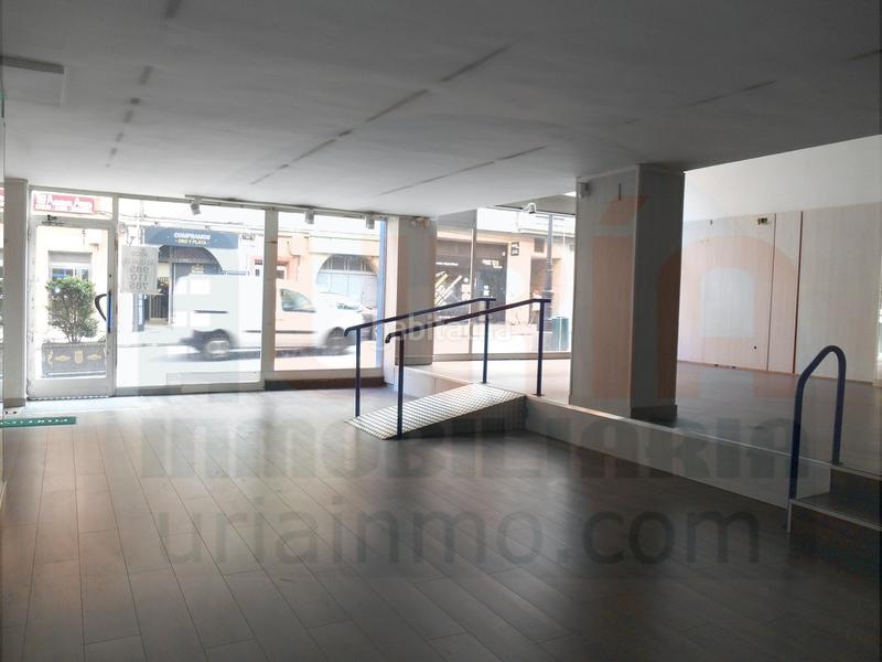Foto 8b1f8a80-9851-4160-a3ef-9c2579504cf1. Alquiler local comercial local con gran escaparate en Oviedo