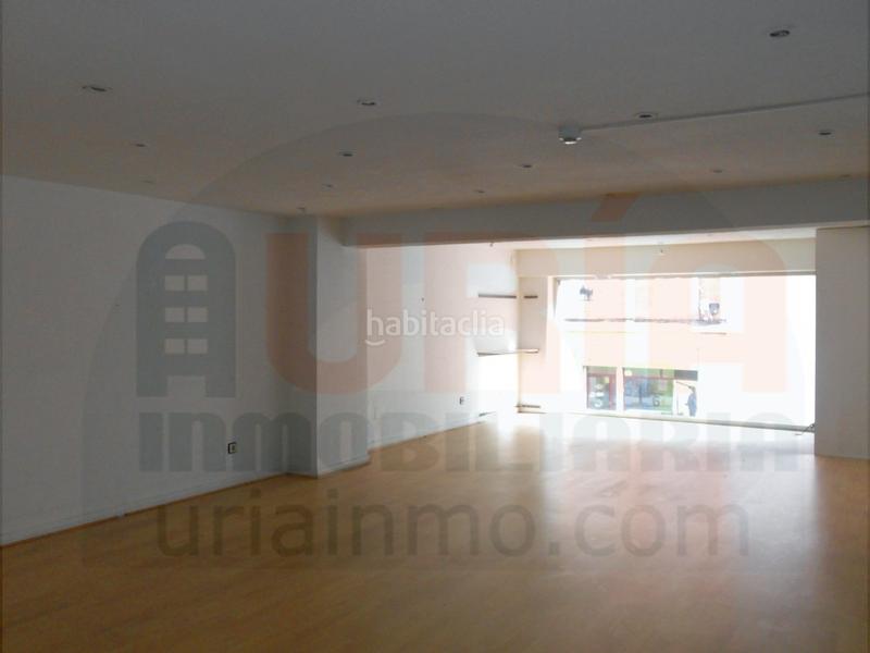 Foto b902eb29-6f32-4a00-b245-3d55c88c28ca. Alquiler local comercial local con gran escaparate en Oviedo