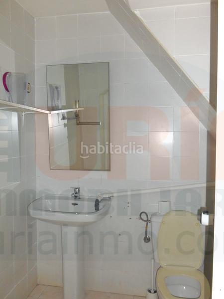 Foto ba579b03-54b4-4bd8-9577-88c65560bbc3. Alquiler local comercial local con gran escaparate en Oviedo