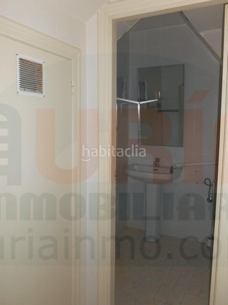 Foto bfe4e834-1840-45cf-a54d-b62d86e6bbfb. Alquiler local comercial local con gran escaparate en Oviedo